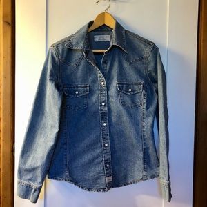 Levi Ladies Small Denim Shirt